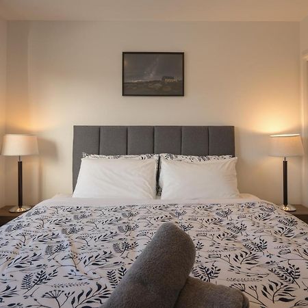 Entire Unit - 18 Rodman - Newly Furnished Apartment เลคเทคาโป ภายนอก รูปภาพ