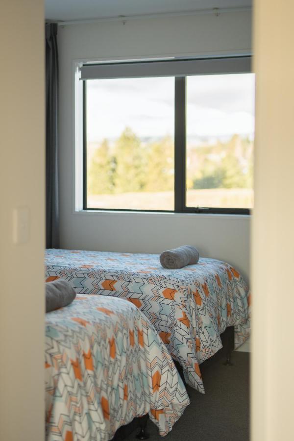 Entire Unit - 18 Rodman - Newly Furnished Apartment เลคเทคาโป ภายนอก รูปภาพ
