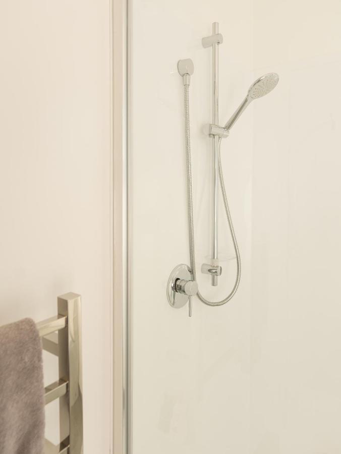 Entire Unit - 18 Rodman - Newly Furnished Apartment เลคเทคาโป ภายนอก รูปภาพ